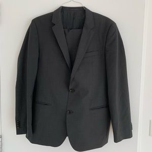 Hugo boss 2button 2 pc suit. Excellent condition